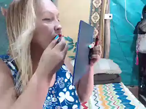 Snapshot of mom_son_dirty chatting on 10/08/25, 02:47 mom son dirty online show from 10/08/25, 02:47