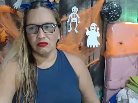 Snapshot of mom_son_dirty chatting on 10/23/25, 10:41 mom son dirty online show from 10/23/25, 10:41