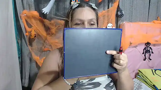 Snapshot of mom_son_dirty chatting on 10/28/25, 10:56 mom son dirty online show from 10/28/25, 10:56