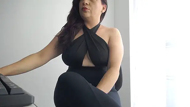 lorenalover24 online show from 12/20/24, 05:51