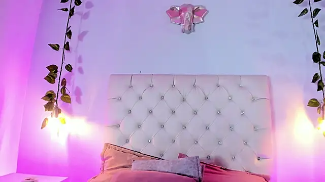 Isabella Flowers online show from 12/03/25, 07:45