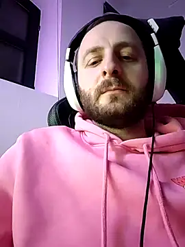 Snapshot of poldek38 chatting on 02/05/25, 08:35 poldek38 online show from 02/05/25, 08:35