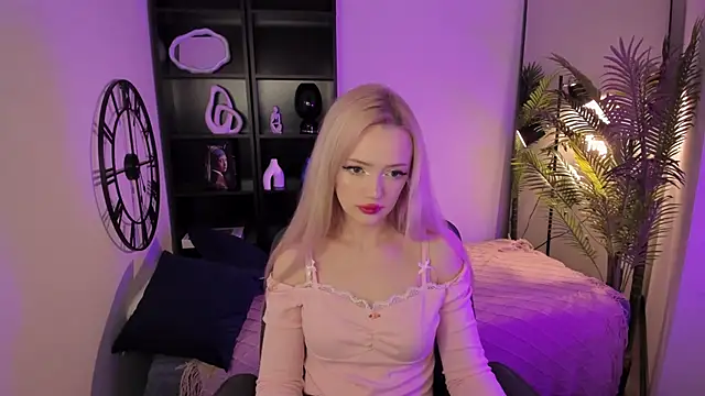 Snapshot of EmilyAir chatting on 09/26/25, 07:51 EmilyAir online show from 09/26/25, 07:51