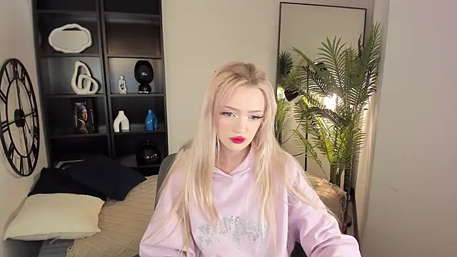 Snapshot of EmilyAir chatting on 10/12/25, 09:58 EmilyAir online show from 10/12/25, 09:58