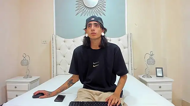 Snapshot of Matthew_Dixonn chatting on 12/25/24, 04:22 Matthew Dixonn online show from 12/25/24, 04:22