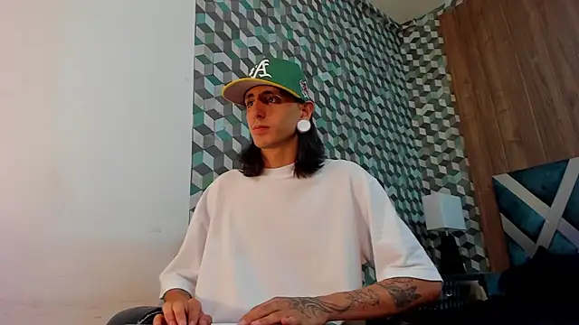 Snapshot of Matthew_Dixonn chatting on 01/27/25, 01:16 Matthew Dixonn online show from 01/27/25, 01:16