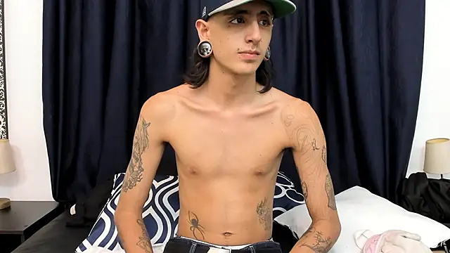 Snapshot of Matthew_Dixonn chatting on 03/03/25, 11:24 Matthew Dixonn online show from 03/03/25, 11:24