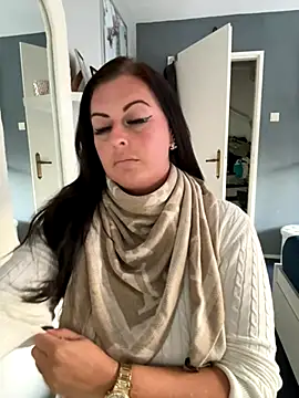 Snapshot of vanessaNL chatting on 10/02/25, 04:47 vanessaNL online show from 10/02/25, 04:47