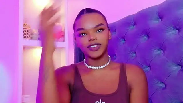 CamiEstrada online show from 10/19/25, 10:05