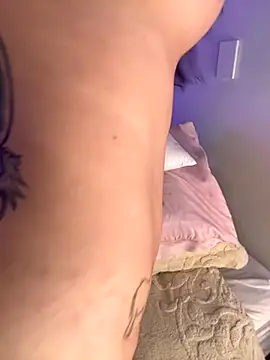 Snapshot of Mae_Henao9 chatting on 10/22/25, 08:47 Mae Henao9 online show from 10/22/25, 08:47