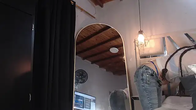 Luna Florez online show from 05/30/26, 05:15