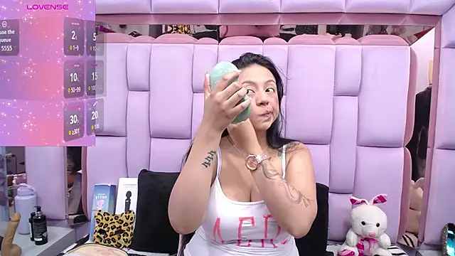 Snapshot of slut_anal_ chatting on 12/02/25, 06:25 slut anal online show from 12/02/25, 06:25