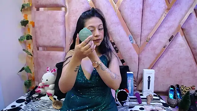 Snapshot of slut_anal_ chatting on 12/13/25, 08:36 slut anal online show from 12/13/25, 08:36