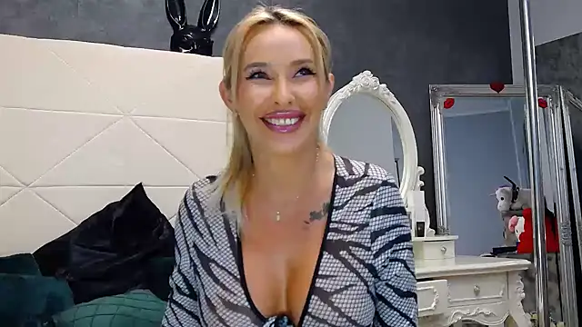 IssaSmith online show from 09/17/25, 08:05