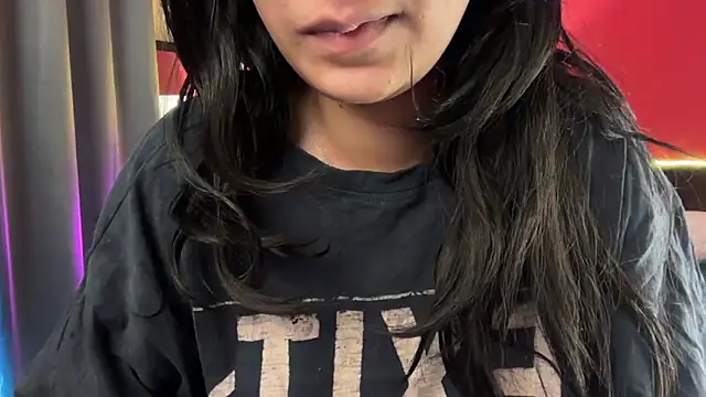 Snapshot of simrann_69 chatting on 11/17/25, 05:13 simrann 69 online show from 11/17/25, 05:13