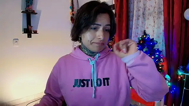 Snapshot of TinnaDawsom chatting on 12/23/24, 02:02 TinnaDawsom online show from 12/23/24, 02:02