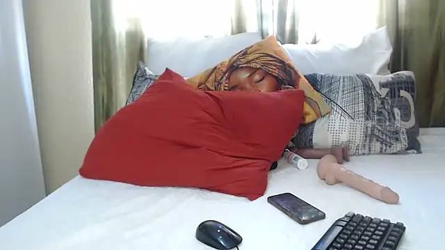 Foxybrownxx1 online show from 10/23/25, 06:56