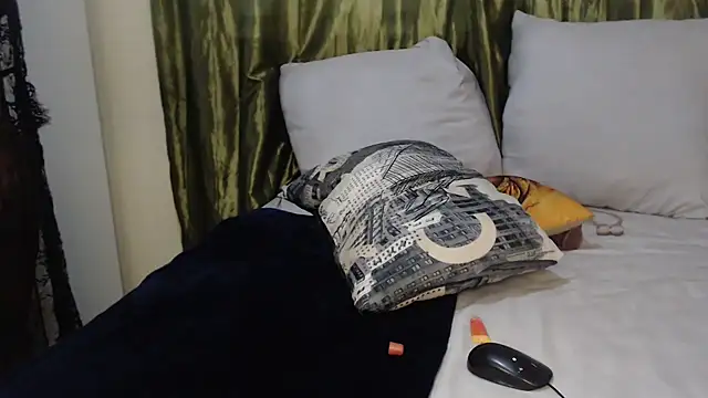 Foxybrownxx1 online show from 10/27/25, 01:42