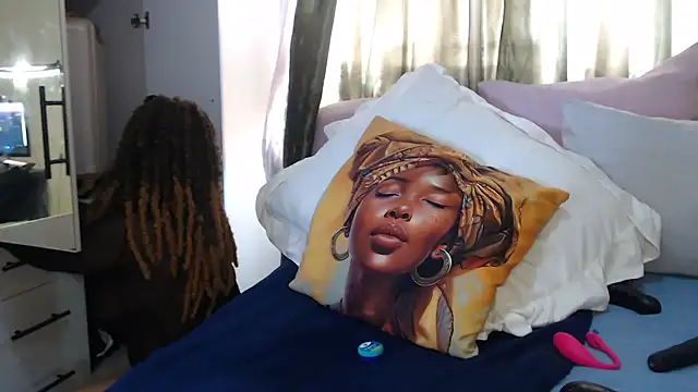 Foxybrownxx1 online show from 11/22/25, 08:46