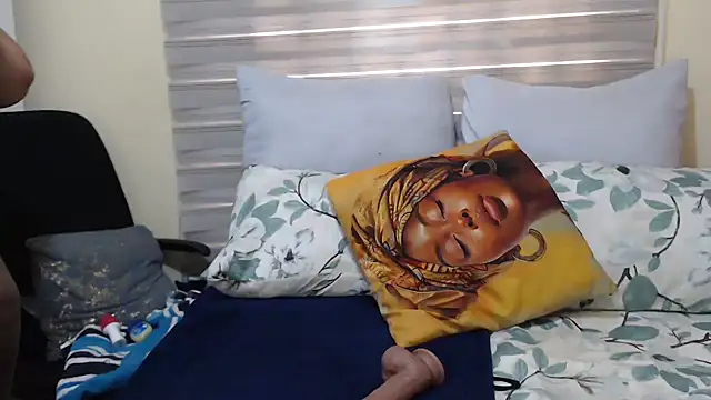 Foxybrownxx1 online show from 05/19/26, 06:53