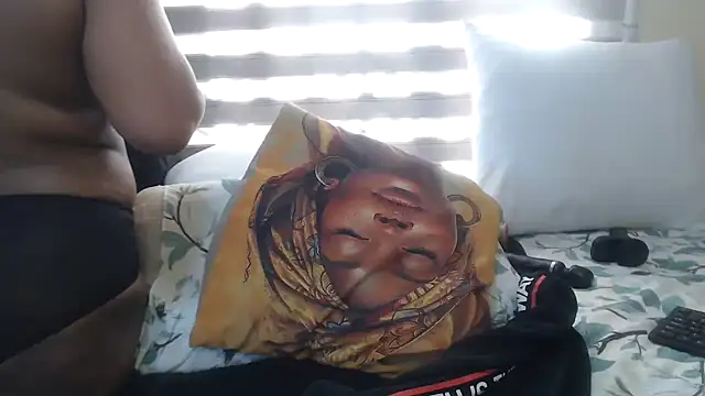 Foxybrownxx1 online show from 06/05/26, 06:52