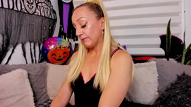 Snapshot of Sammykatt chatting on 10/29/25, 03:58 Sammykatt online show from 10/29/25, 03:58