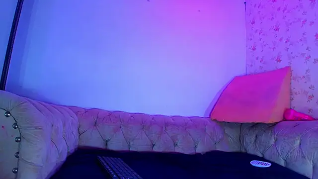 kira mz online show from 09/23/25, 11:57