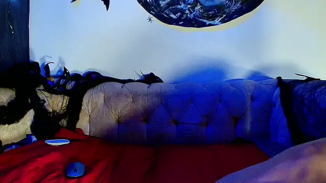 kira mz online show from 10/20/25, 12:05