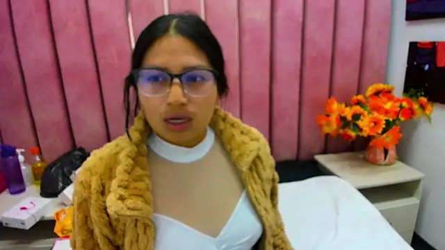 Miaa Smiith  online show from 11/15/25, 03:37