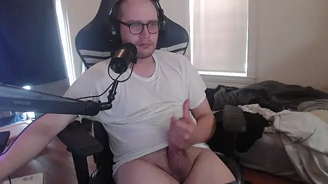 Snapshot of chicostick413 chatting on 09/18/25, 03:36 chicostick413 online show from 09/18/25, 03:36