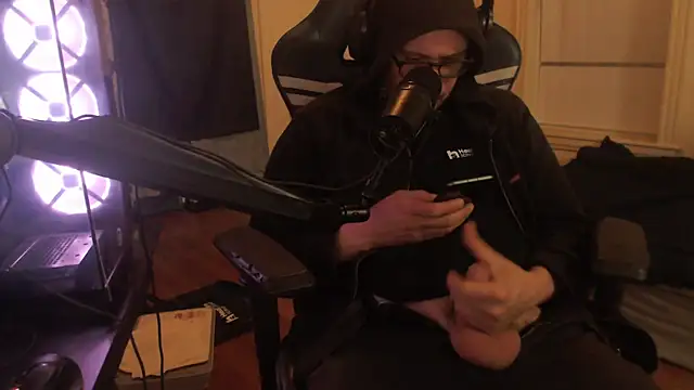 Snapshot of chicostick413 chatting on 09/21/25, 11:50 chicostick413 online show from 09/21/25, 11:50