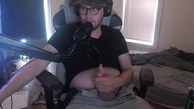 Snapshot of chicostick413 chatting on 09/28/25, 04:45 chicostick413 online show from 09/28/25, 04:45