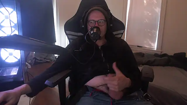 Snapshot of chicostick413 chatting on 10/27/25, 05:28 chicostick413 online show from 10/27/25, 05:28