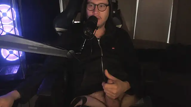 Snapshot of chicostick413 chatting on 10/31/25, 12:50 chicostick413 online show from 10/31/25, 12:50