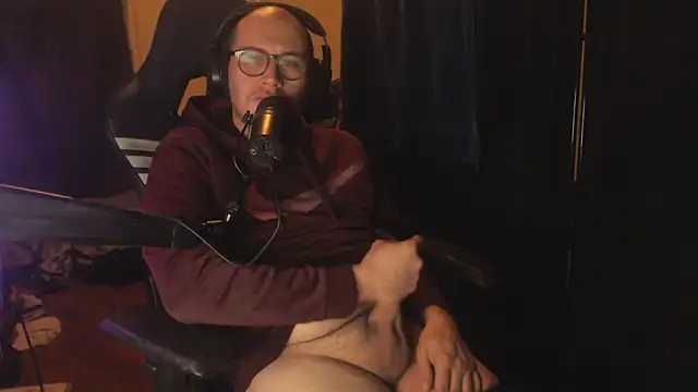 Snapshot of chicostick413 chatting on 11/24/25, 03:17 chicostick413 online show from 11/24/25, 03:17