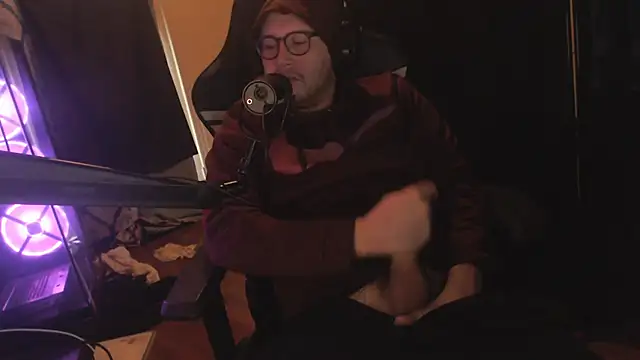 Snapshot of chicostick413 chatting on 11/30/25, 03:49 chicostick413 online show from 11/30/25, 03:49