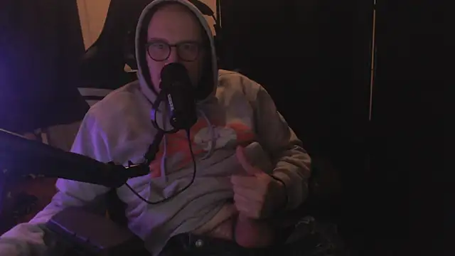 Snapshot of chicostick413 chatting on 12/17/25, 09:32 chicostick413 online show from 12/17/25, 09:32