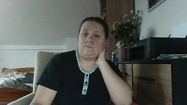 Snapshot of ReifeVenna chatting on 11/17/25, 02:01 ReifeVenna online show from 11/17/25, 02:01