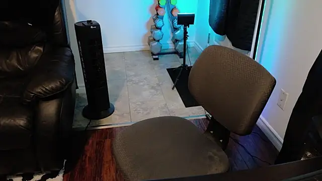 Snapshot of Thekodyy chatting on 11/25/25, 01:44 Thekodyy online show from 11/25/25, 01:44