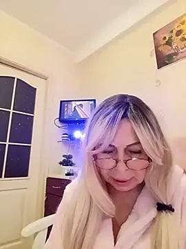 Snapshot of SusieNoreen chatting on 10/26/25, 01:00 SusieNoreen online show from 10/26/25, 01:00