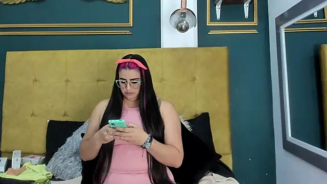Snapshot of BellaPeers_ chatting on 12/10/24, 02:39 BellaPeers online show from 12/10/24, 02:39
