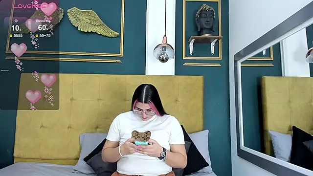 Snapshot of BellaPeers_ chatting on 02/04/25, 11:38 BellaPeers online show from 02/04/25, 11:38