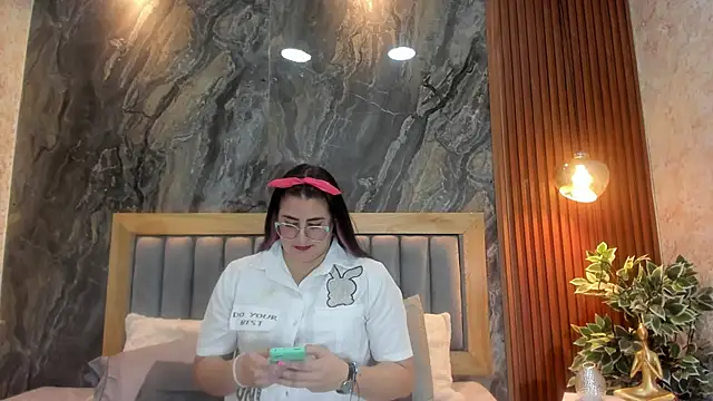 Snapshot of BellaPeers_ chatting on 02/07/25, 11:34 BellaPeers online show from 02/07/25, 11:34