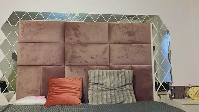 Snapshot of SweetScribe chatting on 02/10/25, 06:42 SweetScribe online show from 02/10/25, 06:42