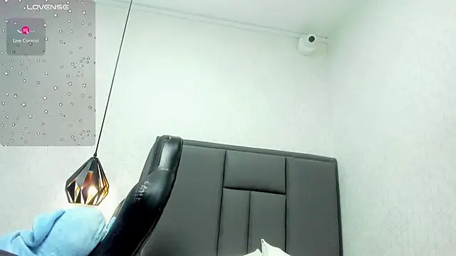 Snapshot of MAILYLOVE1 chatting on 02/04/25, 03:36 MAILYLOVE1 online show from 02/04/25, 03:36