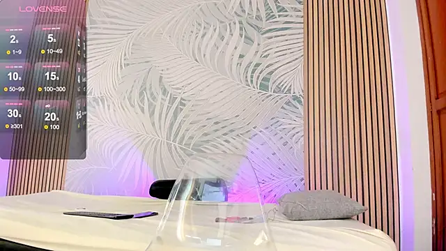 LauraRossi Nova online show from 12/13/24, 01:01