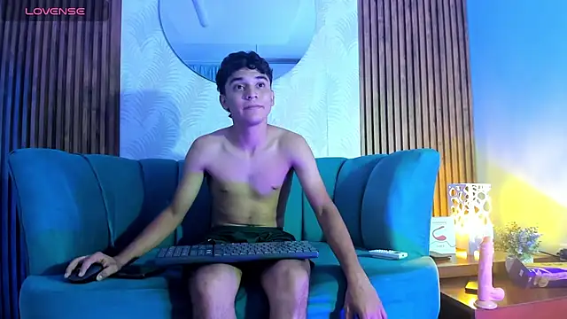 Snapshot of Austin_Cardieff chatting on 01/12/25, 12:44 Austin Cardieff online show from 01/12/25, 12:44