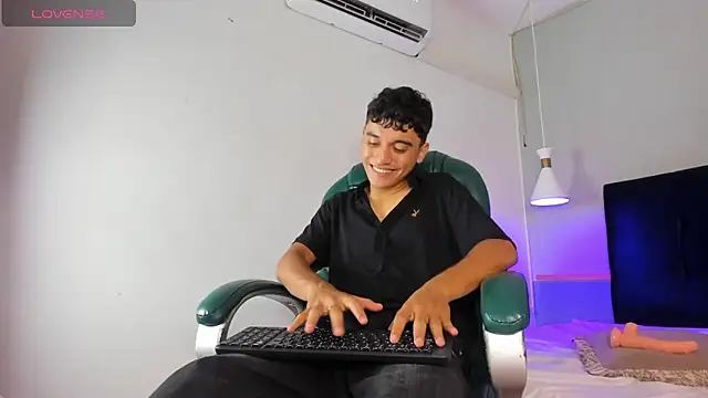 Snapshot of Austin_Cardieff chatting on 01/26/25, 09:40 Austin Cardieff online show from 01/26/25, 09:40