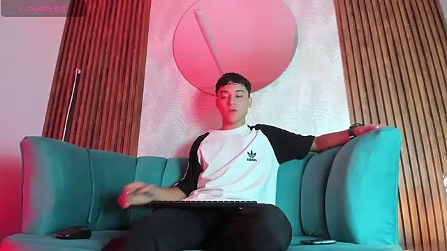 Snapshot of Austin_Cardieff chatting on 02/15/25, 12:11 Austin Cardieff online show from 02/15/25, 12:11