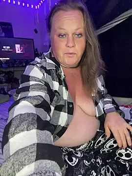 Snapshot of HeatherLynn chatting on 06/30/26, 04:24 HeatherLynn online show from 06/30/26, 04:24